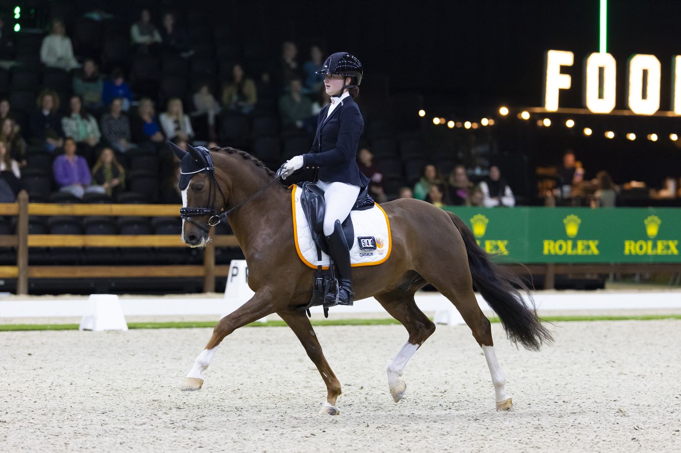Kersvers Nederlands Kampioen Esmae Niessen ook overslaanbaar in Den Bosch