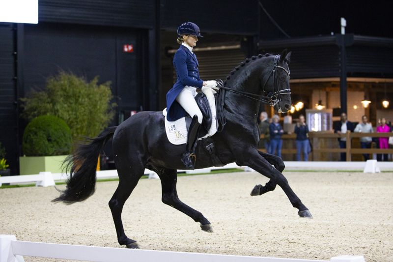 Marieke van der Putten wint Hengstenstation Van Uytert Prijs